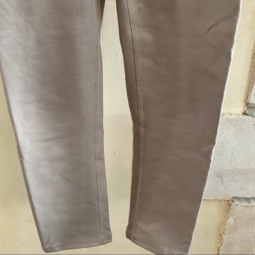 High-Waist Airbrush Capri - Picture 7 of 13
